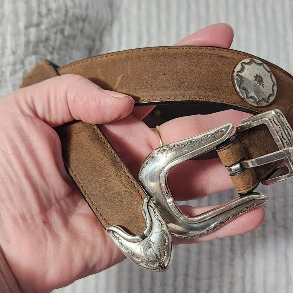 Western Brown Nubuck Leather Concho Belt Silver Tone Etched Buckle Floral Tip